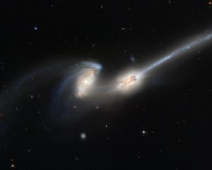 Превью обои галактика, спирали, звезды, космос, скопление, mice galaxies, ngc 4676, галактики мышки