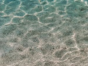 Превью обои галька, вода, блики, искажение, волны