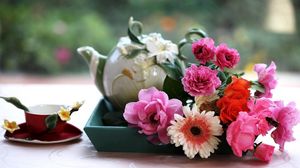 Превью обои гербера, розы, цветы, поднос, чай, чашка, стол