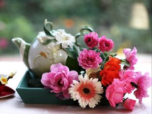Превью обои гербера, розы, цветы, поднос, чай, чашка, стол