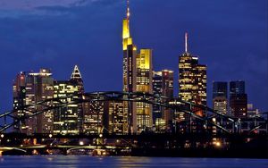 Превью обои германия, франкфурт-на-майне, вечер, мегаполис, небоскребы, подсветка, мост, река