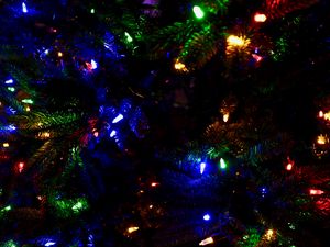 Превью обои гирлянды, елка, рождество, новый год, декорация, разноцветный