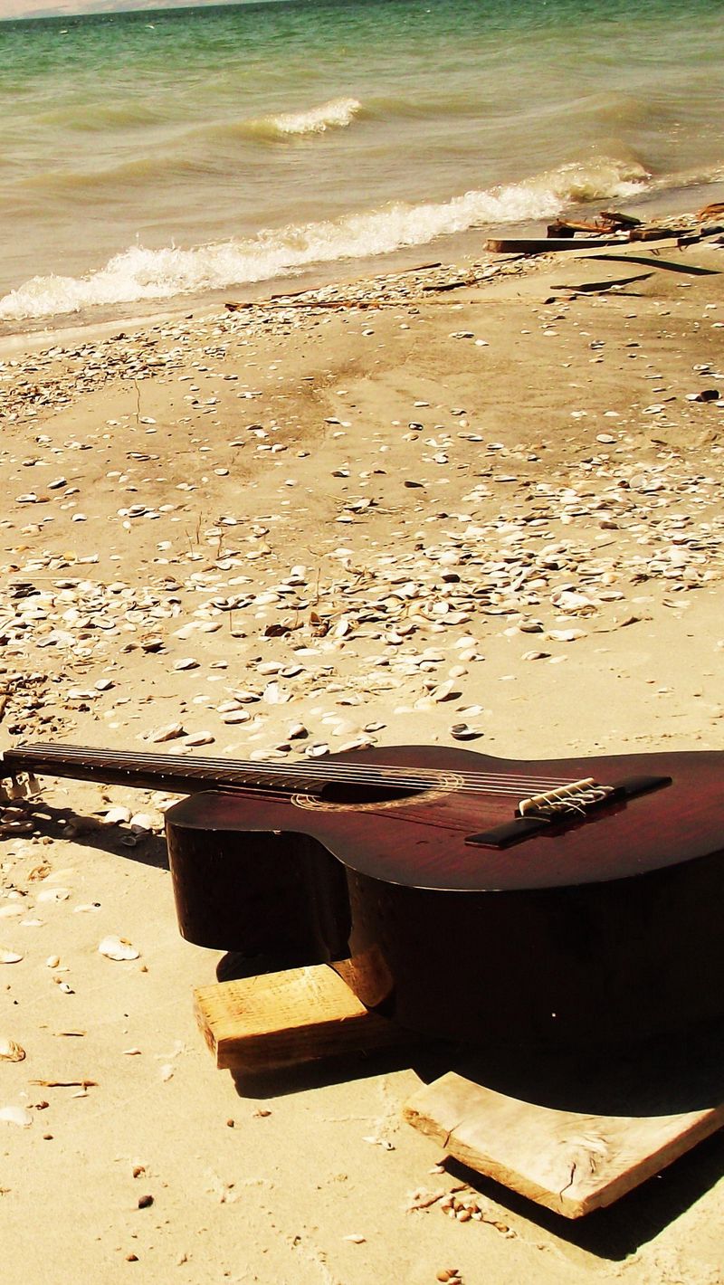Гитара на пляже