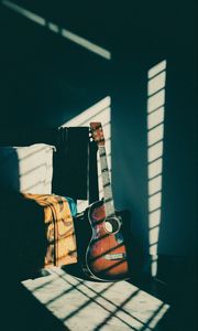 Превью обои гитара, музыкальный инструмент, коричневый, темный, тень