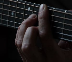 Превью обои гитара, струны, пальцы