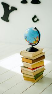 Превью обои глобус, книги, учеба, наука