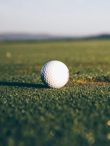Превью обои гольф, мяч, лунка, газон
