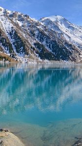 Превью обои голубая вода, озеро, горы, зима, снег, свежесть