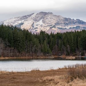 Превью обои гора, деревья, река, берег, природа