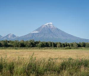 Превью обои гора, долина, трава, деревья, пейзаж, природа