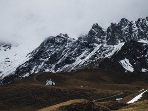 Превью обои гора, дом, снег, природа