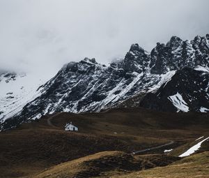Превью обои гора, дом, снег, природа