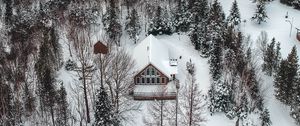 Превью обои гора, дом, вид сверху, деревья, снег, зима