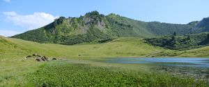 Превью обои гора, холм, долина, трава, пейзаж, природа