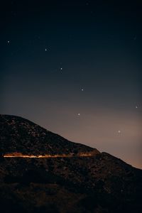 Превью обои гора, холм, ночь, звездное небо