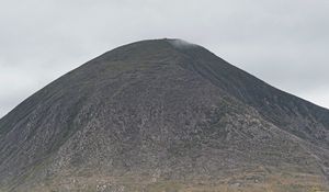 Превью обои гора, холм, вершина, деревья, сосны