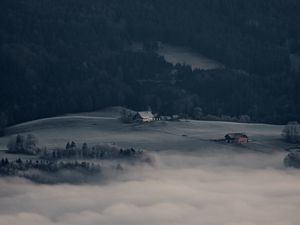 Превью обои гора, лес, туман, облака, здания, вид сверху