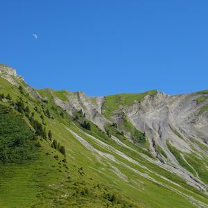 Превью обои гора, луна, склон, пейзаж, зеленый