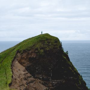 Превью обои гора, море, силуэт, холм, пейзаж