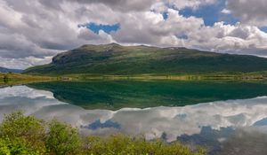 Превью обои гора, отражени, пейзаж, озеро, облака