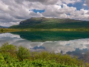 Превью обои гора, отражени, пейзаж, озеро, облака