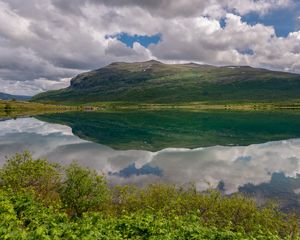 Превью обои гора, отражени, пейзаж, озеро, облака