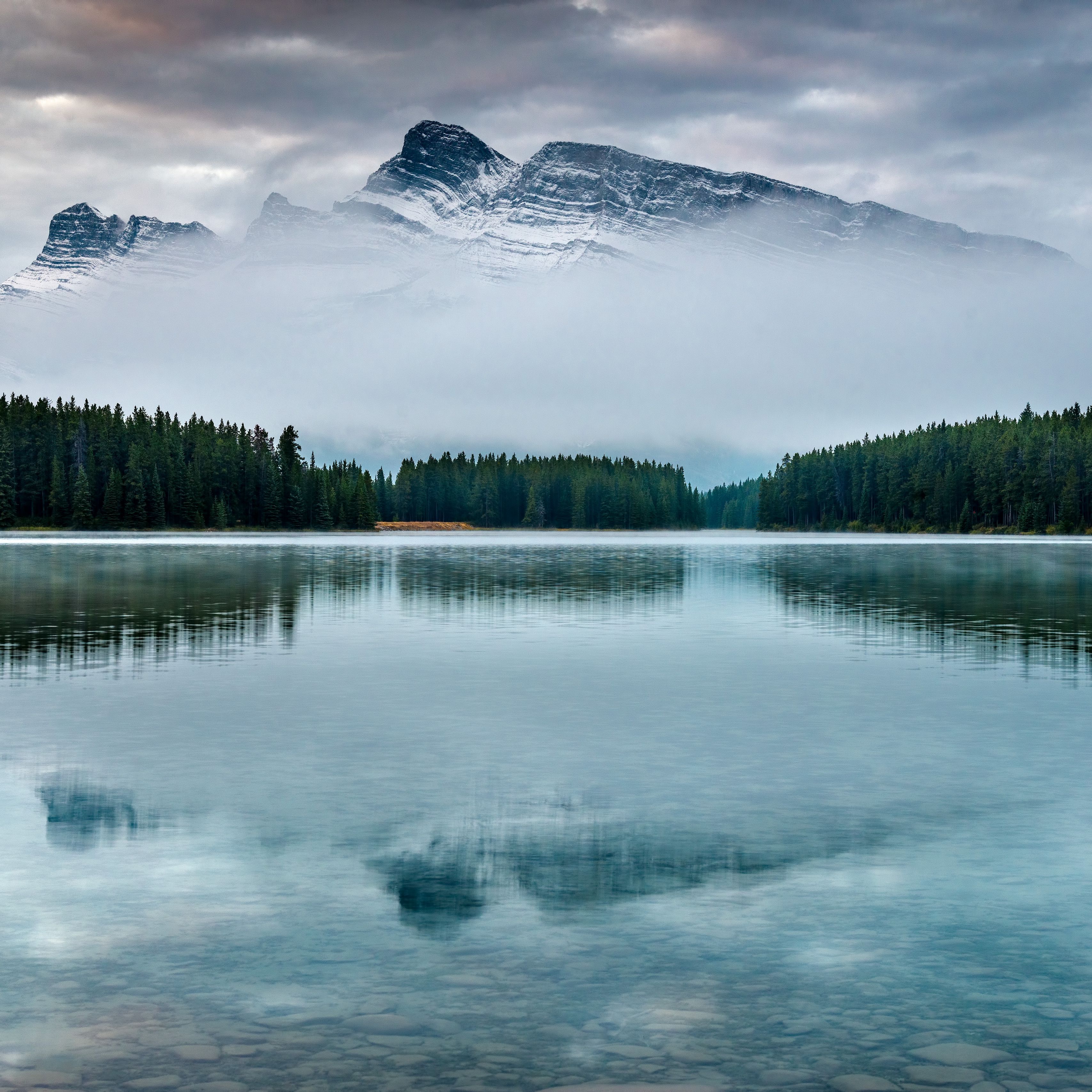 Clear mountain. Озеро в горах. Только спокойная вода отражает небо. Картинки jpg формата. Nature images HD.