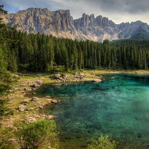 Превью обои гора, озеро, скалы, деревья, ель