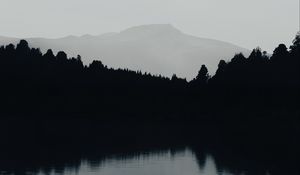 Превью обои гора, озеро, туман, чб, пейзаж