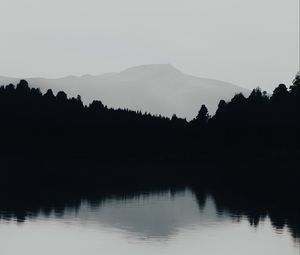 Превью обои гора, озеро, туман, чб, пейзаж