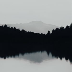 Превью обои гора, озеро, туман, чб, пейзаж
