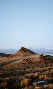 Превью обои гора, пейзаж, трава, даль