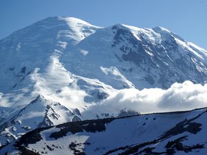 Превью обои гора рейнир, гора, снег, зима, облака, сша