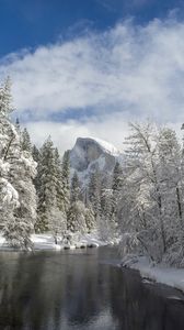 Превью обои гора, река, снег деревья, долина