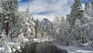 Превью обои гора, река, снег деревья, долина