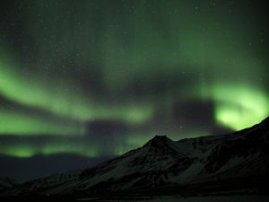 Превью обои гора, северное сияние, снег, ночь, исландия