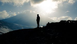 Превью обои гора, силуэт, одиночество, гора эльбрус, россия