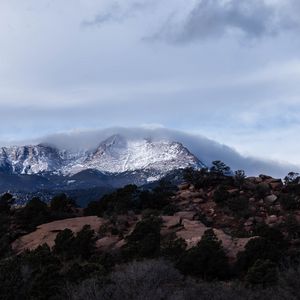 Превью обои гора, скала, камни, деревья, облака, природа