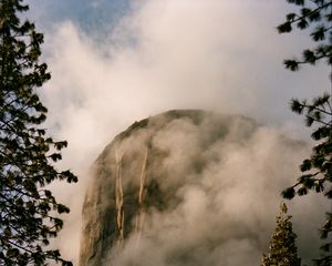 Превью обои гора, скала, облака, деревья, природа, пейзаж
