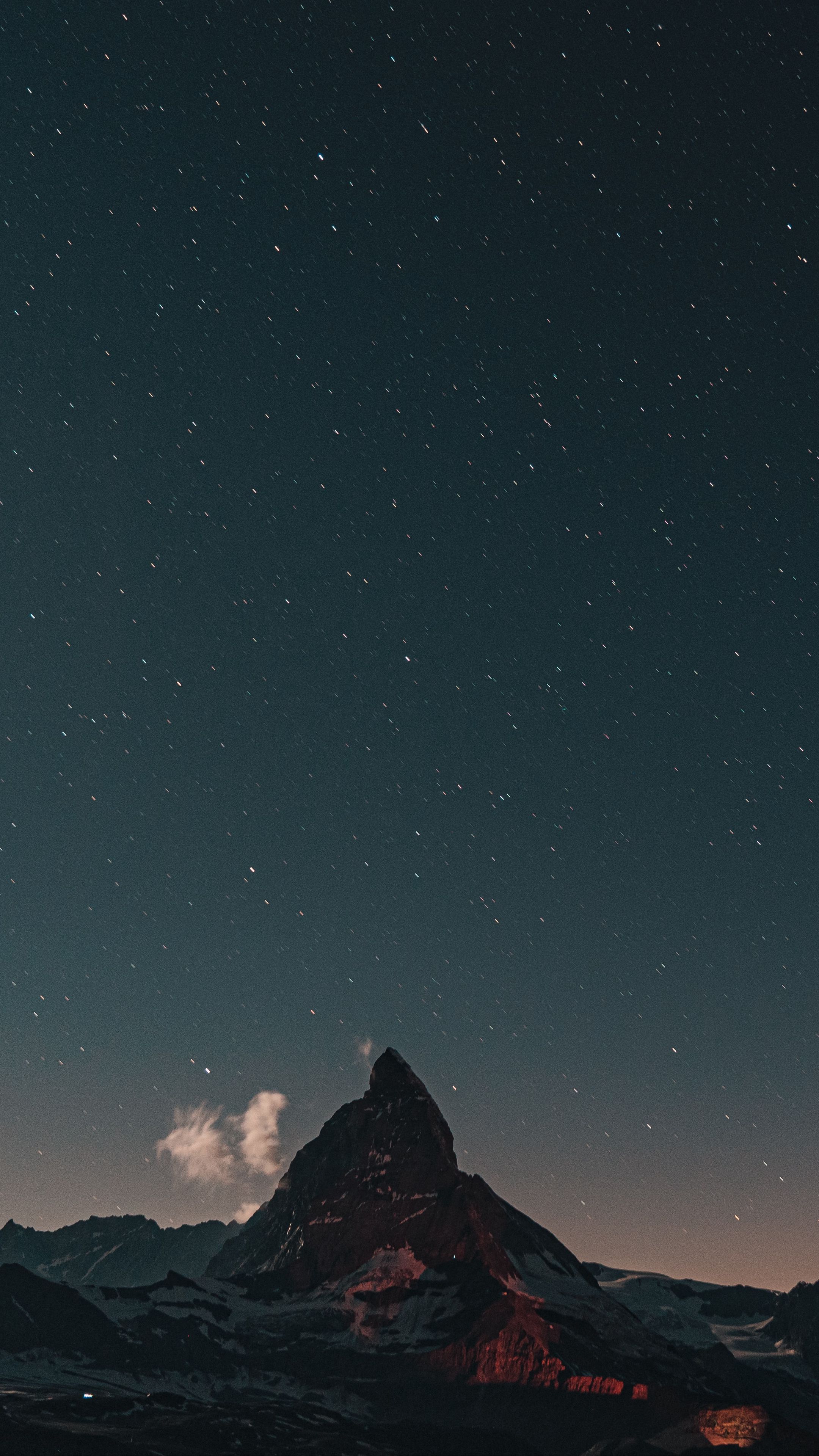 Телефон айфон ночью. Горы и звезды. Звездное небо в горах. Горы ночь звезды. Обои звезды.