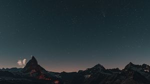 Превью обои гора, скалы, вершина, звездное небо, звезды