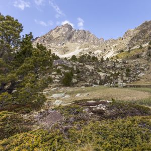 Превью обои гора, склон, долина, камни, рельеф, пейзаж