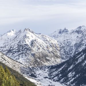 Превью обои гора, склон, снег, деревья, пейзаж, вид