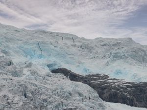 Превью обои гора, снег, рельеф, трещины, природа