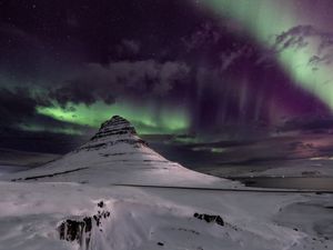 Превью обои гора, снег, северное сияние, зима, ночь