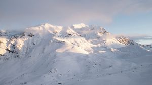 Превью обои гора, снег, вершина, заснеженный
