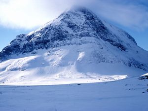 Превью обои гора, снег, вершина, туман