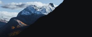 Превью обои гора, тени, вершина, заснеженный