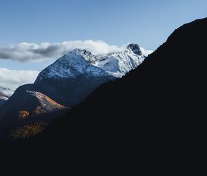 Превью обои гора, тени, вершина, заснеженный