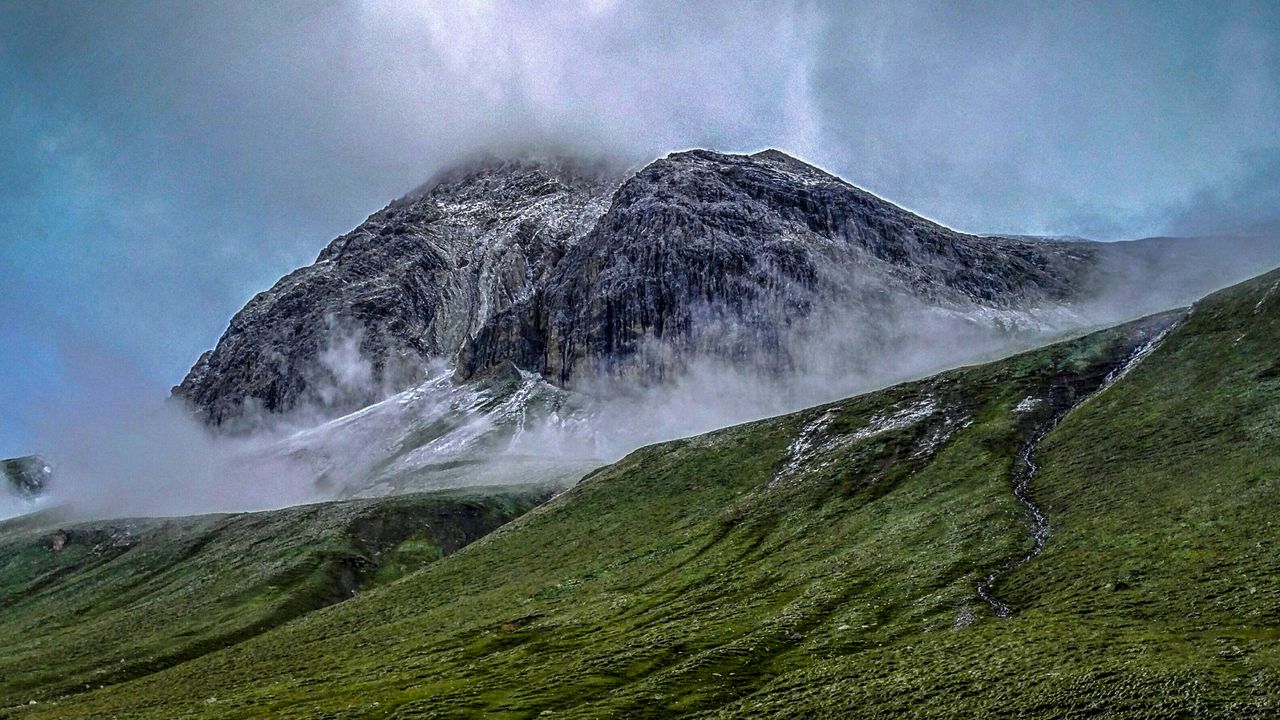 Горы в тумане фото